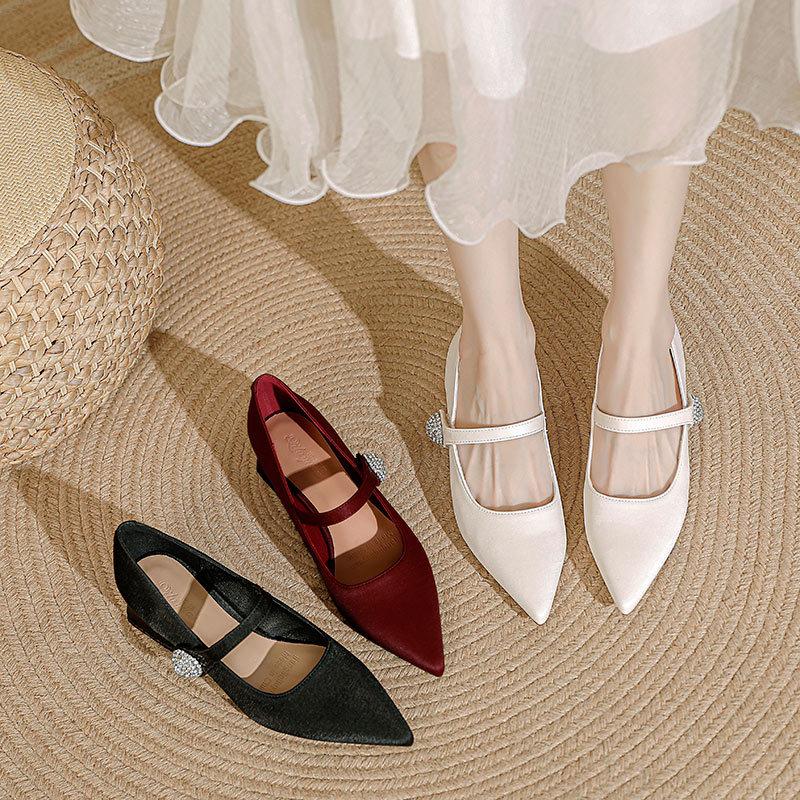 Pointed high heels are not tired of feet, new red wedding shoes, magic buckle strap thick heel Mary Jane single shoes 34 бордовый
Pointed high heels are not tired of feet, new red wedding shoes, magic buckle strap thick heel Mary Jane single shoes 34 бордовый