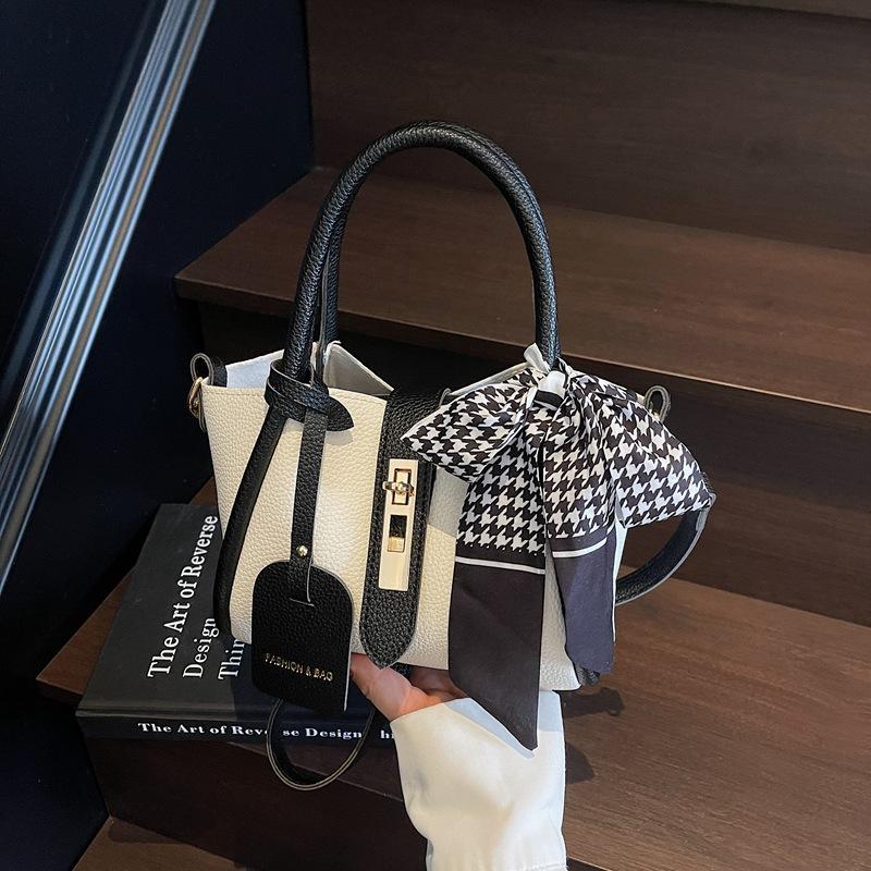 Today s popular women s high-end bags, new fashionable summer messenger bags, versatile backpacks чорний
Today s popular women s high-end bags, new fashionable summer messenger bags, versatile backpacks чорний