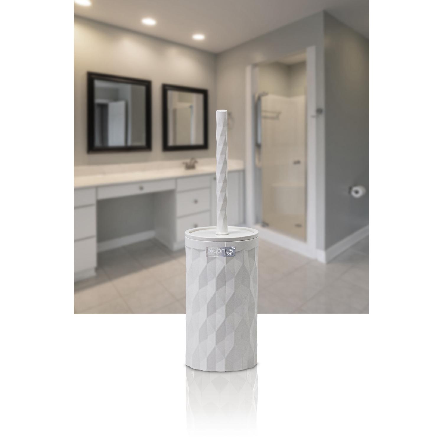 Diamond White Силиконовый держатель для туалетной щетки
Diamond White Силиконовый держатель для туалетной щетки