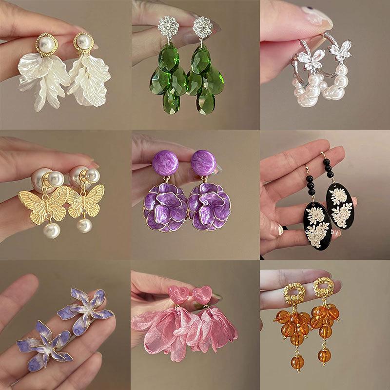 Exquisite S925 Silver Flower & Bow Stud Earrings – Elegant, Versatile, and Luxurious Design
Exquisite S925 Silver Flower & Bow Stud Earrings – Elegant, Versatile, and Luxurious Design
