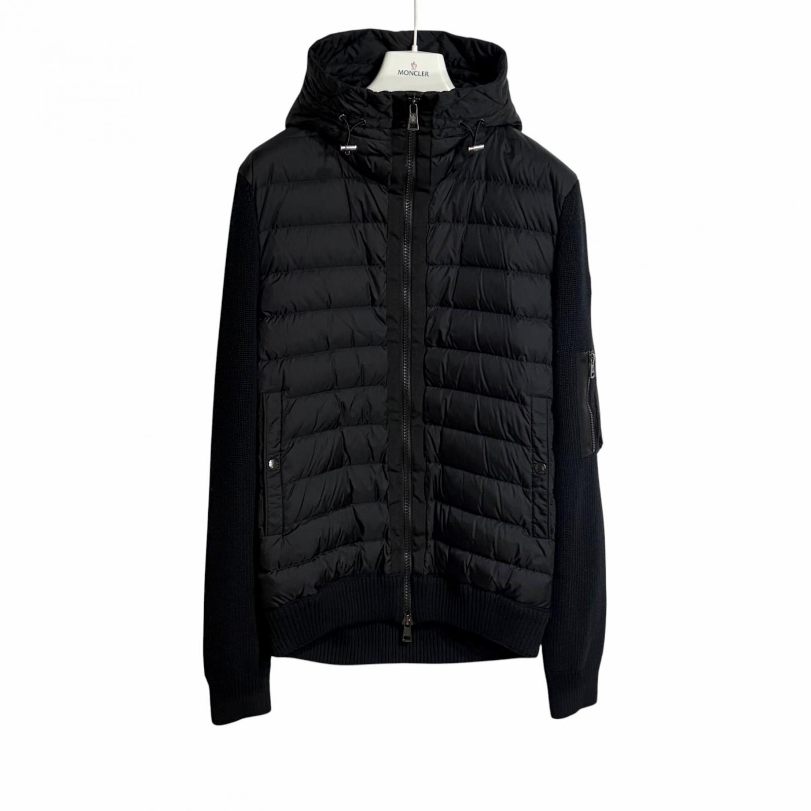 Used MONCLERDown jacket black Nylon mens S чорний
Used MONCLERDown jacket black Nylon mens S чорний