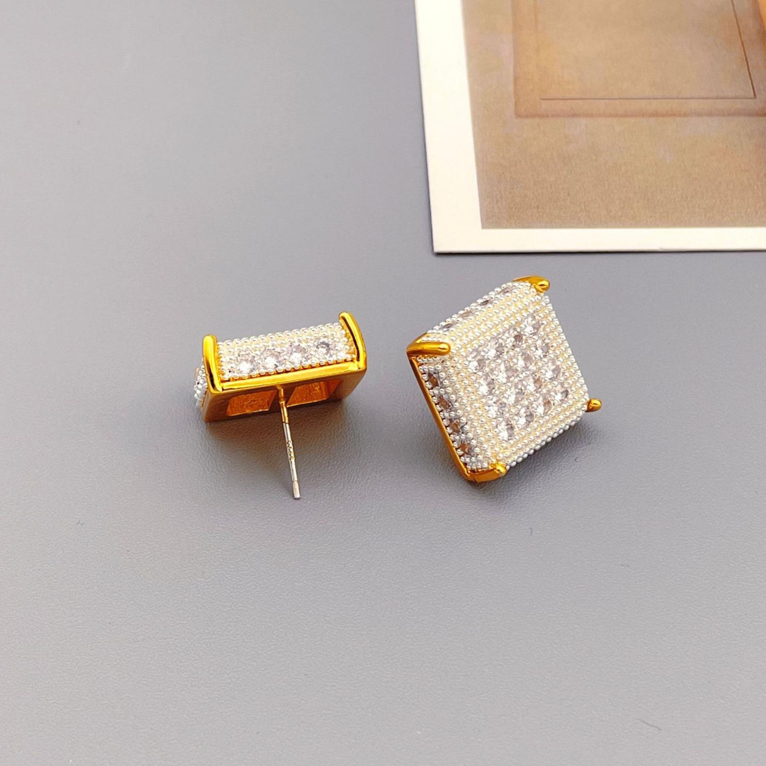 European & American 925 Silver Geometric Zircon Stud Earrings with 18k Gold Plated Brass
European & American 925 Silver Geometric Zircon Stud Earrings with 18k Gold Plated Brass