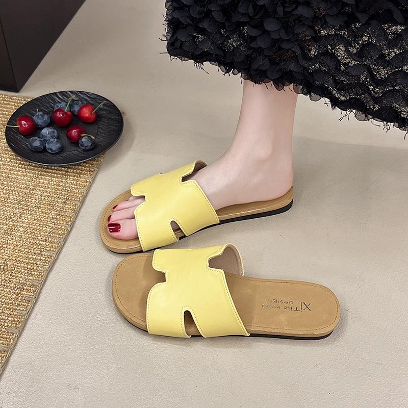 Direct sales flat-bottomed soft-soled one-word slippers candy-colored French cool slippers women s summer wear 2025 new beach shoes 40
Direct sales flat-bottomed soft-soled one-word slippers candy-colored French cool slippers women s summer wear 2025 new beach shoes 40