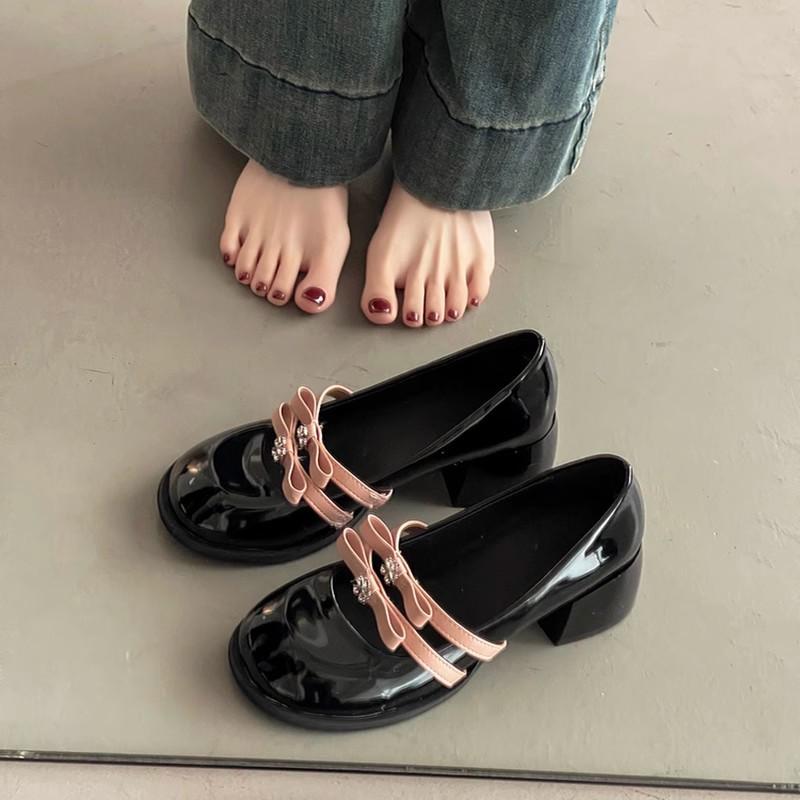 Fashion new sweet bow Mary Jane shoes women s new French one-pedal light mouth medium heel small leather shoes single shoes 34 чорний
Fashion new sweet bow Mary Jane shoes women s new French one-pedal light mouth medium heel small leather shoes single shoes 34 чорний