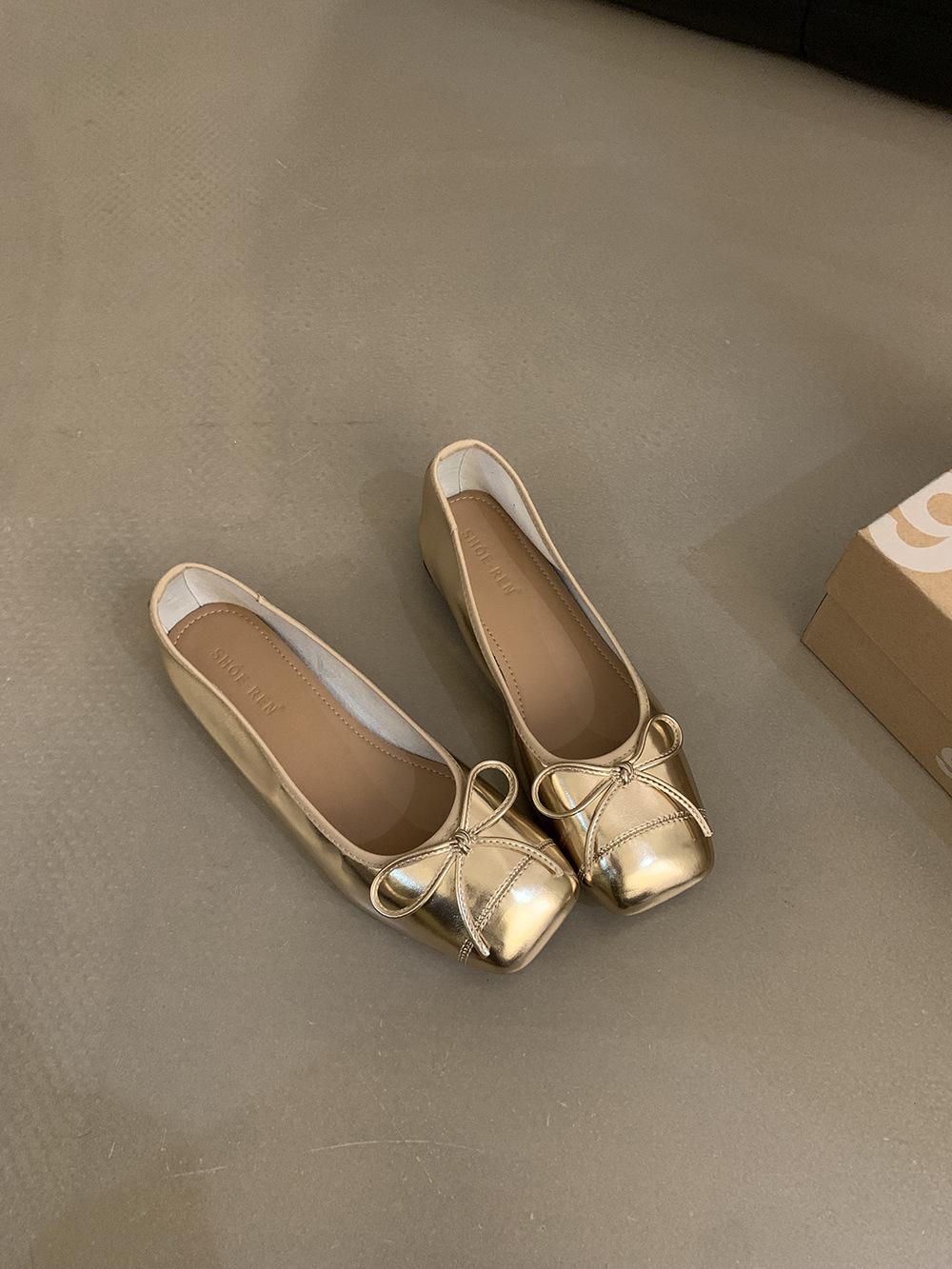 Ballet splicing square head small fragrant style flat-soled single shoes women s soft sole one pedal lazy shoes casual fashion Doudou shoes women 39 золотий
Ballet splicing square head small fragrant style flat-soled single shoes women s soft sole one pedal lazy shoes casual fashion Doudou shoes women 39 золотий