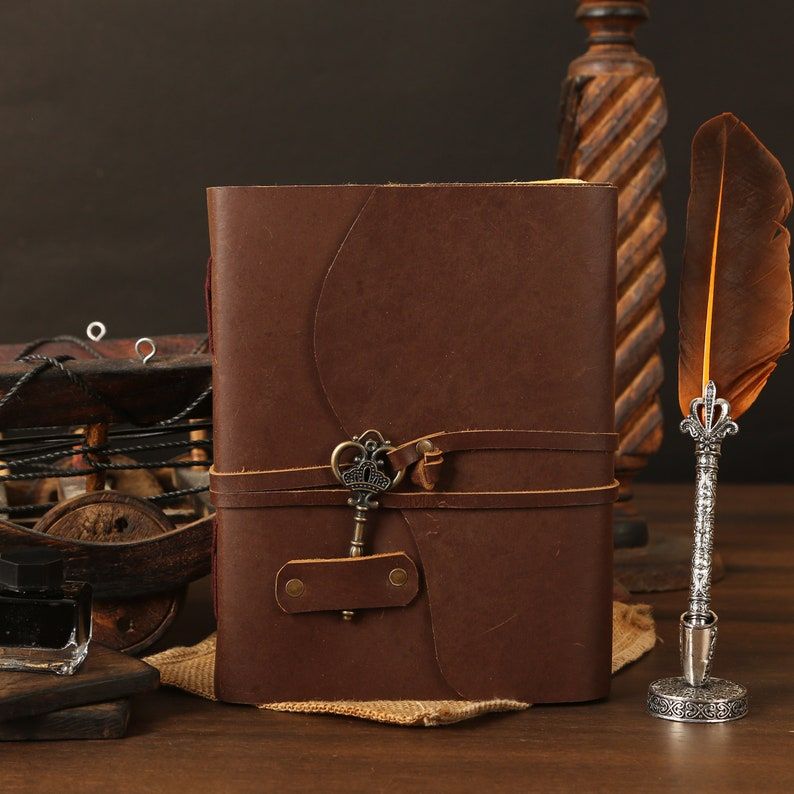 Vintage Leather Travel Journal: Handmade Key Closure Notebook 7 x 5 inch
Vintage Leather Travel Journal: Handmade Key Closure Notebook 7 x 5 inch