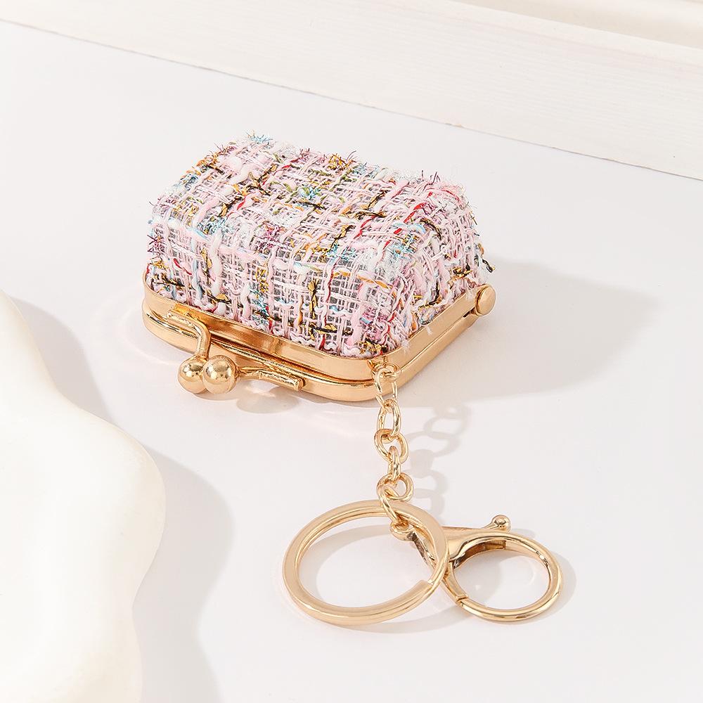 Colorful Mini Luxury Style PU Purse Keychain, Retro Chain Bag Charm, Neutral Fashion Accessory Ornament
Colorful Mini Luxury Style PU Purse Keychain, Retro Chain Bag Charm, Neutral Fashion Accessory Ornament