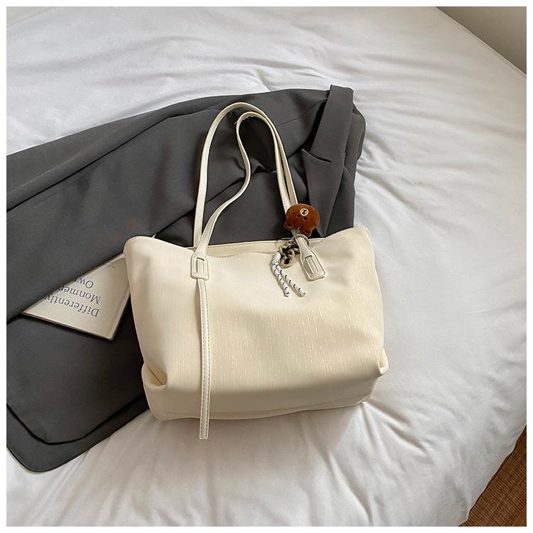 This year, large-capacity bags are popular for women s 2025 new foreign-style simple shoulder bags, retro simple commuter tote bags. белый
This year, large-capacity bags are popular for women s 2025 new foreign-style simple shoulder bags, retro simple commuter tote bags. белый