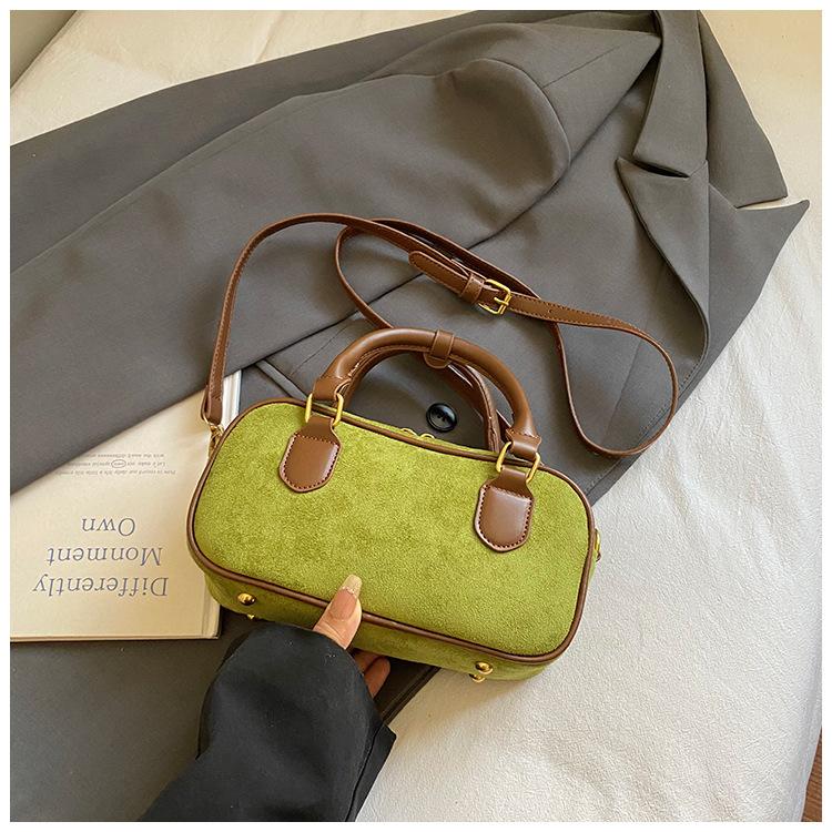 Осень и зима ретро матовая маленькая сумка женская 2025 новая модная универсальная сумка-мессенджер супер огонь портативная сумка-боулинг тренд
Осень и зима ретро матовая маленькая сумка женская 2025 новая модная универсальная сумка-мессенджер супер огонь портативная сумка-боулинг тренд