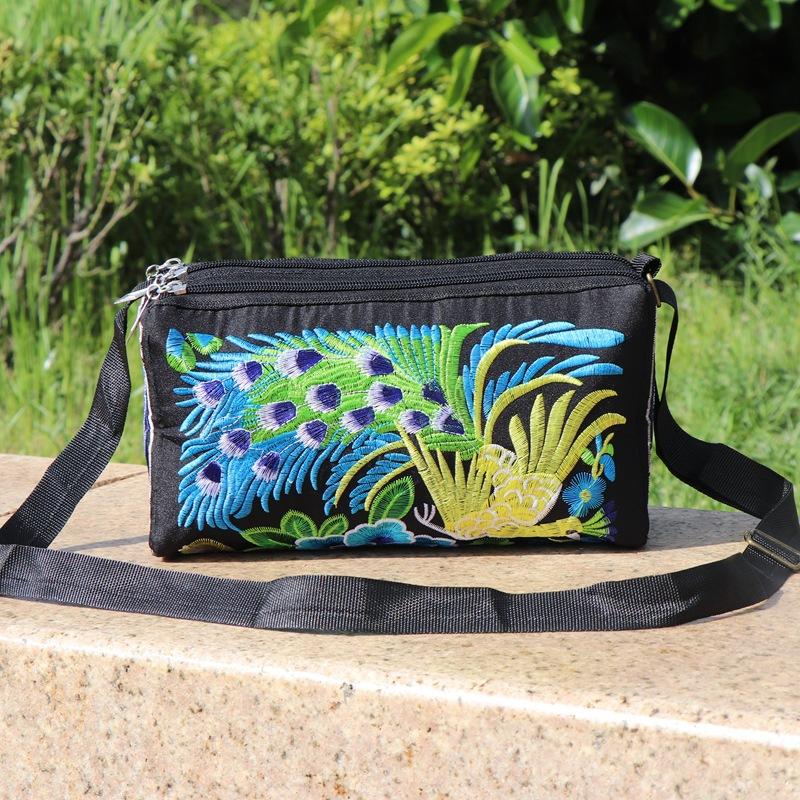 Жіноча полотняна сумка WTEMPO з вишивкою в етнічному стилі, повсякденна проста жіноча тришарова сумка на одне плече великої місткості 24*10*12cm світло-синій колір
Жіноча полотняна сумка WTEMPO з вишивкою в етнічному стилі, повсякденна проста жіноча тришарова сумка на одне плече великої місткості 24*10*12cm світло-синій колір