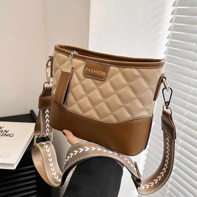 New Korean version messenger bag niche diamond chain small bag women s bag versatile stray bag feeling single bag E
New Korean version messenger bag niche diamond chain small bag women s bag versatile stray bag feeling single bag E