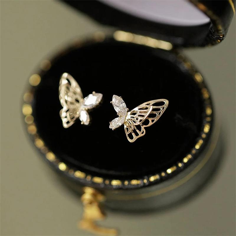 Серьги-гвоздики Huitan Fresh Gold Color Butterfly, женские модные серьги с ослепительным камнем CZ, эстетичные женские украшения, новые
Серьги-гвоздики Huitan Fresh Gold Color Butterfly, женские модные серьги с ослепительным камнем CZ, эстетичные женские украшения, новые