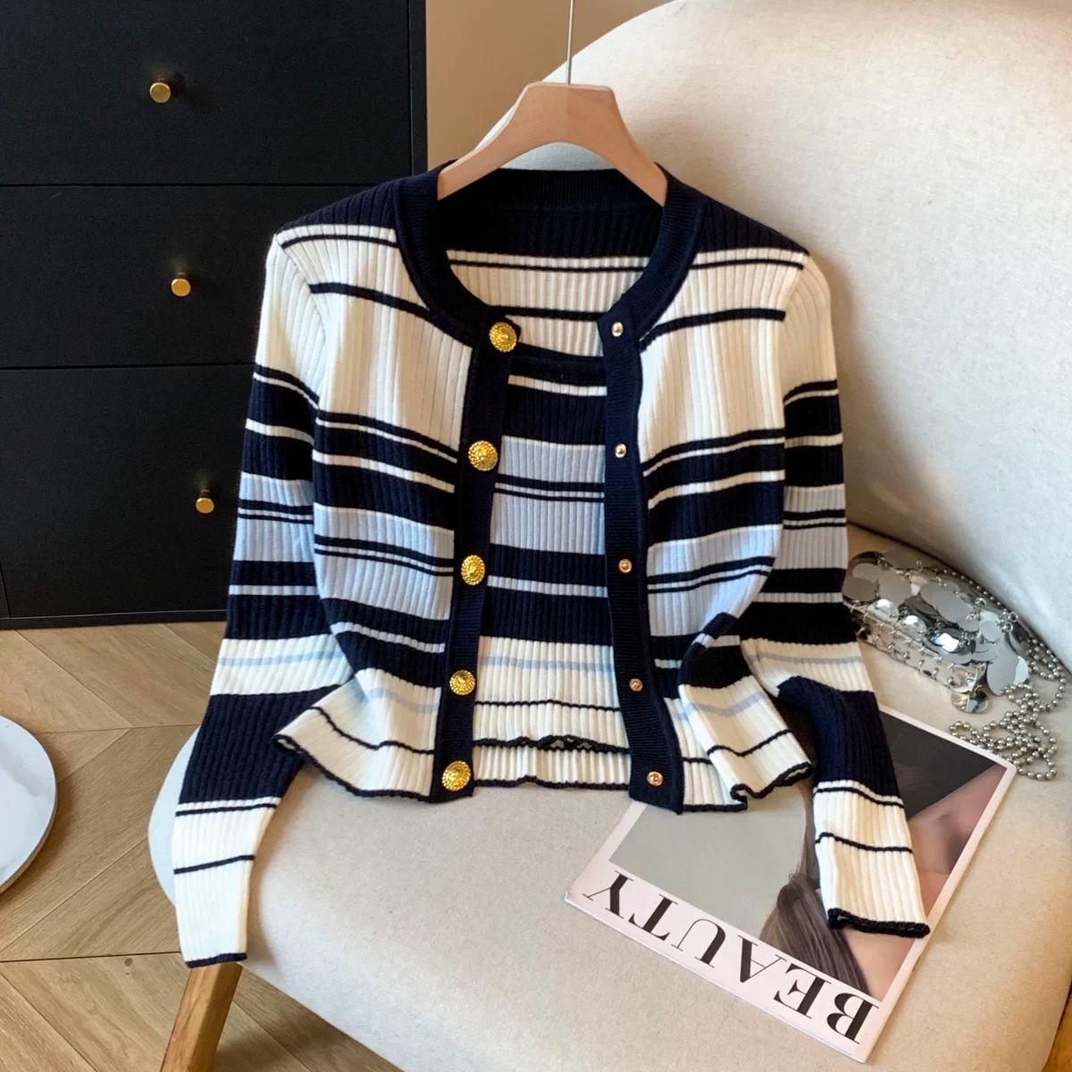 Self-Retained ~ Stripe Single-Breasted Long sleeve Knit cardigan Women Autumn New Versatile Small Sling Two-piece Set S
Self-Retained ~ Stripe Single-Breasted Long sleeve Knit cardigan Women Autumn New Versatile Small Sling Two-piece Set S