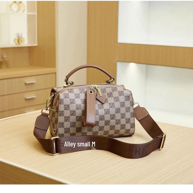 Женская сумка Z Fashion 2024 Boston: Трендовая, Вместительная, Универсальная сумка кроссбоди и на плечо
Женская сумка Z Fashion 2024 Boston: Трендовая, Вместительная, Универсальная сумка кроссбоди и на плечо