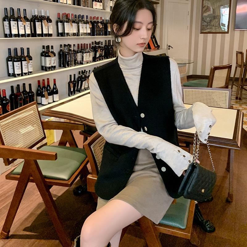 2024 Women s Camel Wool V-Neck Vest - European Style, High-End, Thick Layered Versatile Design. S (85-105 jin)
2024 Women s Camel Wool V-Neck Vest - European Style, High-End, Thick Layered Versatile Design. S (85-105 jin)