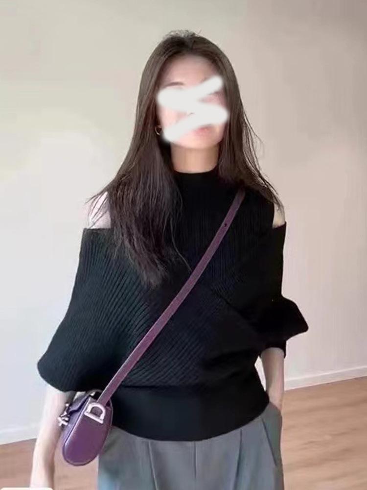Core-spun yarn, spliced fake two-piece knitted sweater for women s off-the-shoulder autumn new irregular design lazy sweater one size fits all
Core-spun yarn, spliced fake two-piece knitted sweater for women s off-the-shoulder autumn new irregular design lazy sweater one size fits all