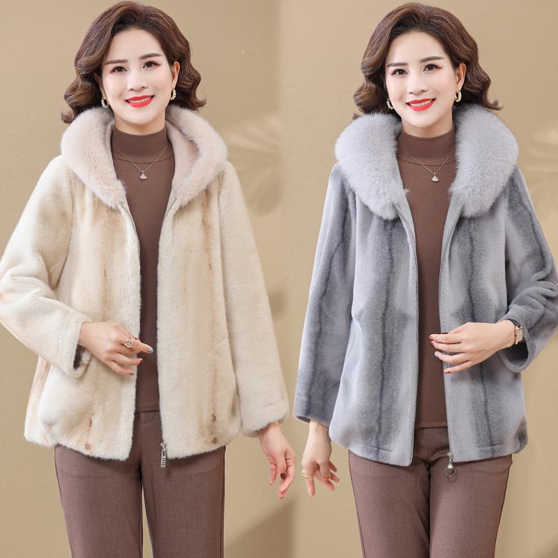 Mom s Stylish Mink Velvet Short Coat - Hooded, Loose-Fit, Faux Leather, for Middle-Aged & Elderly Women 3XL (suitable for 125-140 jin)
Mom s Stylish Mink Velvet Short Coat - Hooded, Loose-Fit, Faux Leather, for Middle-Aged & Elderly Women 3XL (suitable for 125-140 jin)