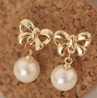 New Korean Version Of The Earrings Gold Bow Pendant Pearl Earrings Zircon Brincos Boucle D oreille Pendante Femme Pendientes
New Korean Version Of The Earrings Gold Bow Pendant Pearl Earrings Zircon Brincos Boucle D oreille Pendante Femme Pendientes