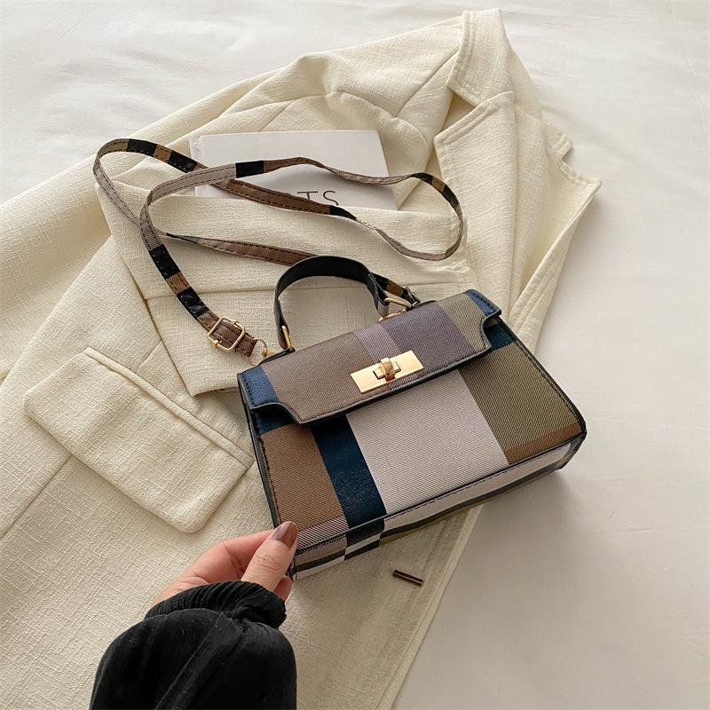 Модная маленькая сумка высокой ценности женская 2025 новая трендовая нишевая контрастного цвета сумка-мессенджер персонализированная французская маленькая квадратная сумка хаки
Модная маленькая сумка высокой ценности женская 2025 новая трендовая нишевая контрастного цвета сумка-мессенджер персонализированная французская маленькая квадратная сумка хаки