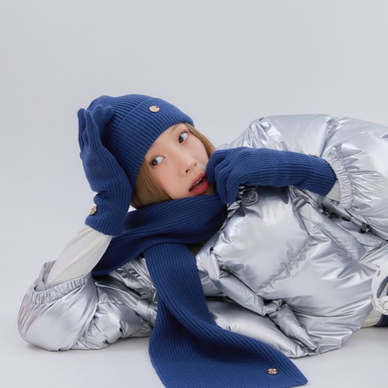 ШАПКА И ШАРФ И ПЕРЧАТКИ ANOETIC ANC_синий BLUE
ШАПКА И ШАРФ И ПЕРЧАТКИ ANOETIC ANC_синий BLUE