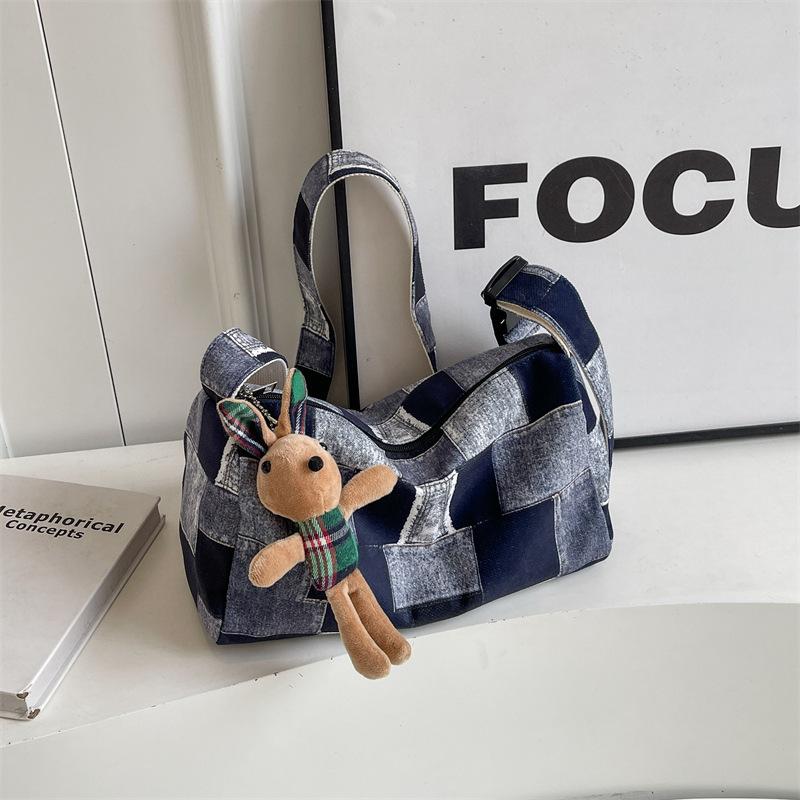 Uniquely Designed Canvas Bag For Women S New Commuting Single Shoulder Pillow Bag Versatile Letter Printed Crossbody Bag Quality
Uniquely Designed Canvas Bag For Women S New Commuting Single Shoulder Pillow Bag Versatile Letter Printed Crossbody Bag Quality