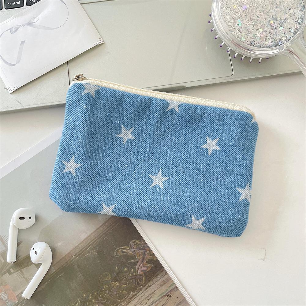 Cute Star Print Travel Small Cosmetic Lipstick Earphone Key Storage Bag Purse Women Makeup Handbags Wallet Pouch Bags Organizer темно-синього кольору
Cute Star Print Travel Small Cosmetic Lipstick Earphone Key Storage Bag Purse Women Makeup Handbags Wallet Pouch Bags Organizer темно-синього кольору