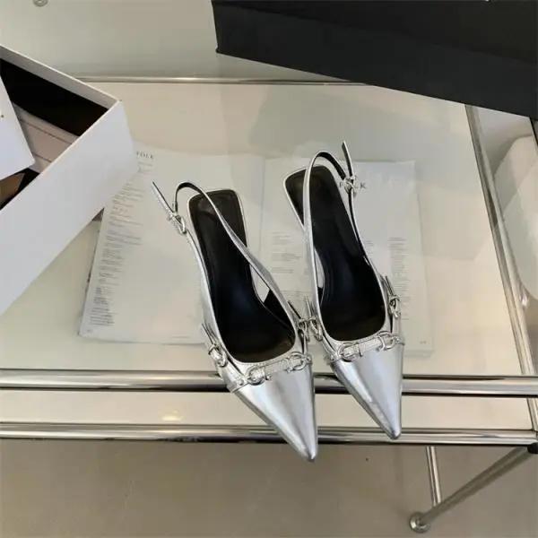 Закрытая обувь Серебристые туфли на платформе 2025 Сандалии Женские Остроносые туфли-лодочки Новейшие Ретро Летние Бежевые Африканский носок Высокие Сандалии 39
Закрытая обувь Серебристые туфли на платформе 2025 Сандалии Женские Остроносые туфли-лодочки Новейшие Ретро Летние Бежевые Африканский носок Высокие Сандалии 39