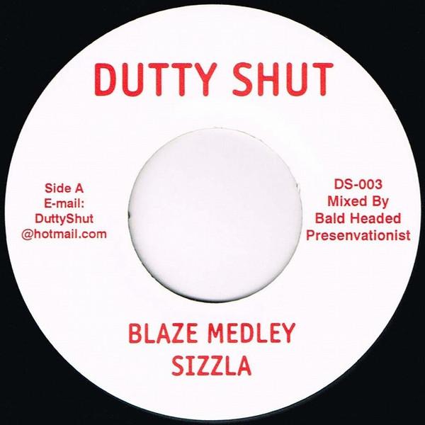 7inch Record SIZZLA / BOUNTY KILLER - Blaze Medley / Bling Bling DS003 Dutty Shut 2001 Jamaica Reggae, Ska & Dub Used
7inch Record SIZZLA / BOUNTY KILLER - Blaze Medley / Bling Bling DS003 Dutty Shut 2001 Jamaica Reggae, Ska & Dub Used