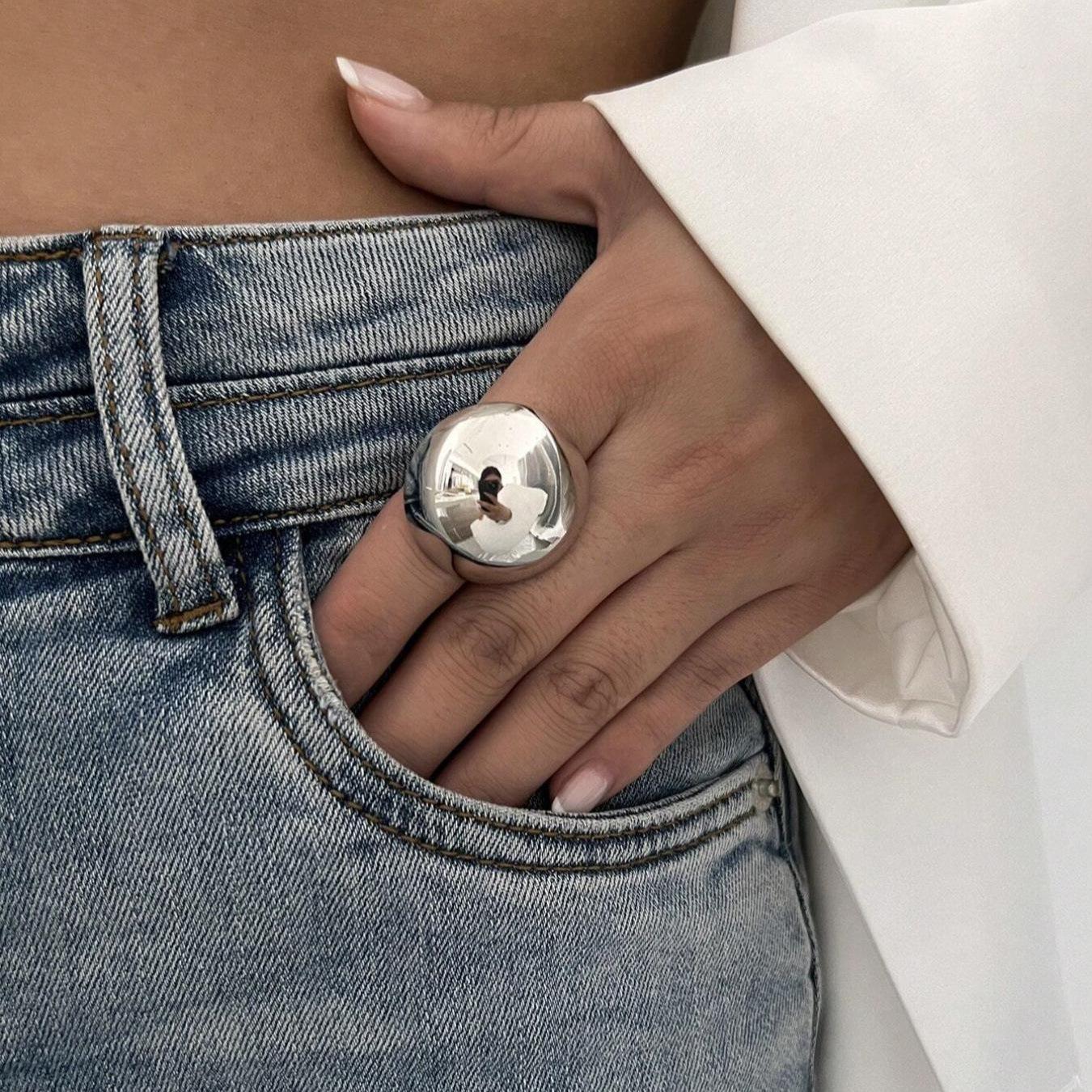 Punk Large Smooth Chunky Dome Ring for Women Men Half Round Metal Geometric Ball Shape Finger Rings Exaggerate Statement Zircon
Punk Large Smooth Chunky Dome Ring for Women Men Half Round Metal Geometric Ball Shape Finger Rings Exaggerate Statement Zircon