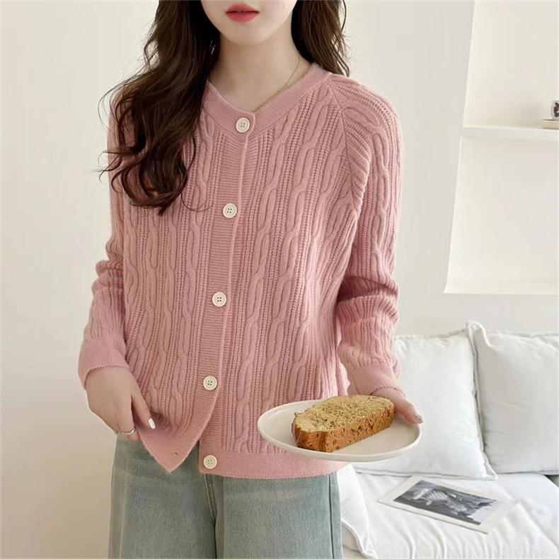 Korean version retro loose knitted cardigan 2025 autumn and winter new thin gentle wind temperament sweater jacket top women One size рожевий
Korean version retro loose knitted cardigan 2025 autumn and winter new thin gentle wind temperament sweater jacket top women One size рожевий