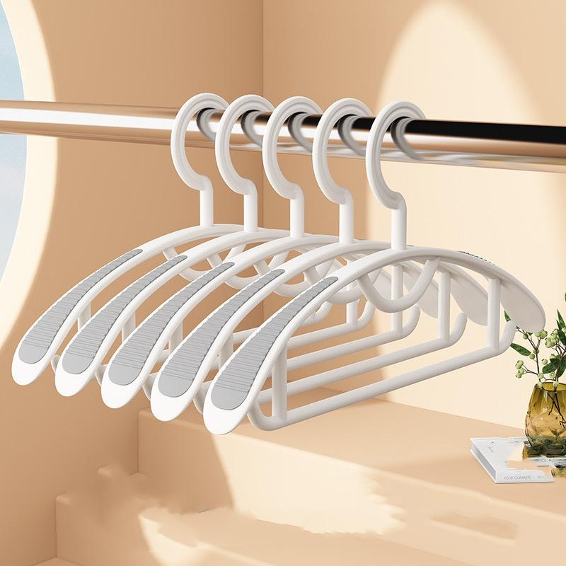 5 шт./10 шт. Вешалка для одежды с широкими плечиками, бытовая, для развешивания одежды, пластиковая, не оставляющая следов, нескользящая, вешалка для одежды, взрослая, против деформации плеч 5pcs белый
5 шт./10 шт. Вешалка для одежды с широкими плечиками, бытовая, для развешивания одежды, пластиковая, не оставляющая следов, нескользящая, вешалка для одежды, взрослая, против деформации плеч 5pcs белый