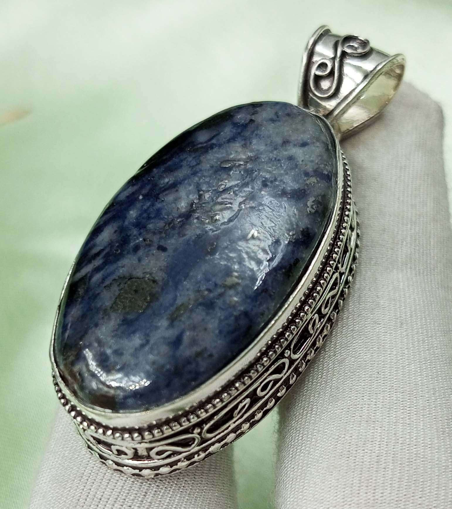 Содалит 925 пробы посеребренный антикварный винтажный 2-дюймовый приблизительно овальный кулон AVPP49
Содалит 925 пробы посеребренный антикварный винтажный 2-дюймовый приблизительно овальный кулон AVPP49
