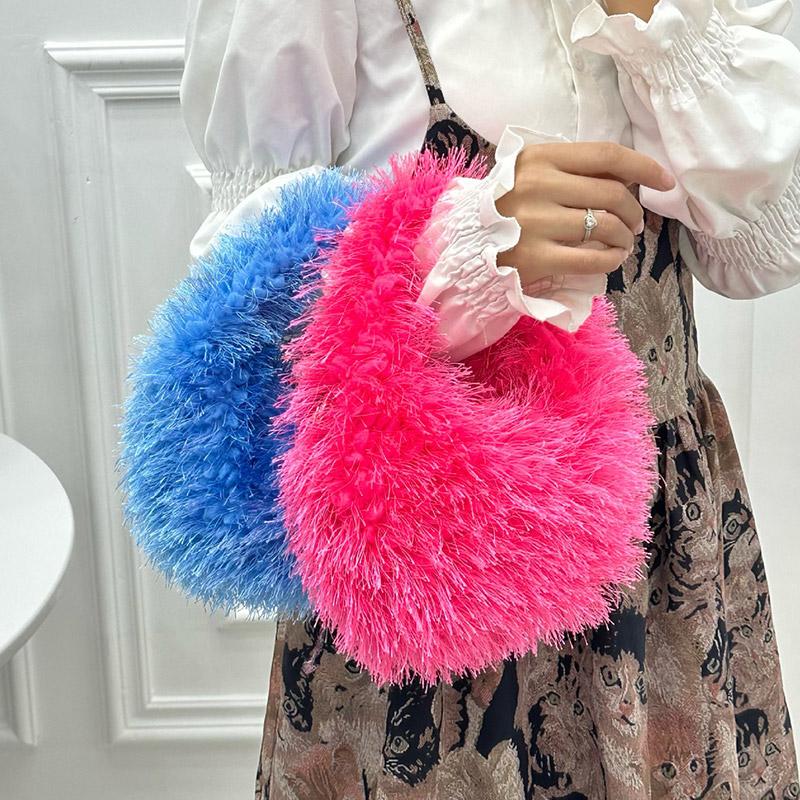 1PC Winter Tote Shoulder Bag Faux Fur Plush Handbag Purse Soft Girls Women Furry Fashion
1PC Winter Tote Shoulder Bag Faux Fur Plush Handbag Purse Soft Girls Women Furry Fashion