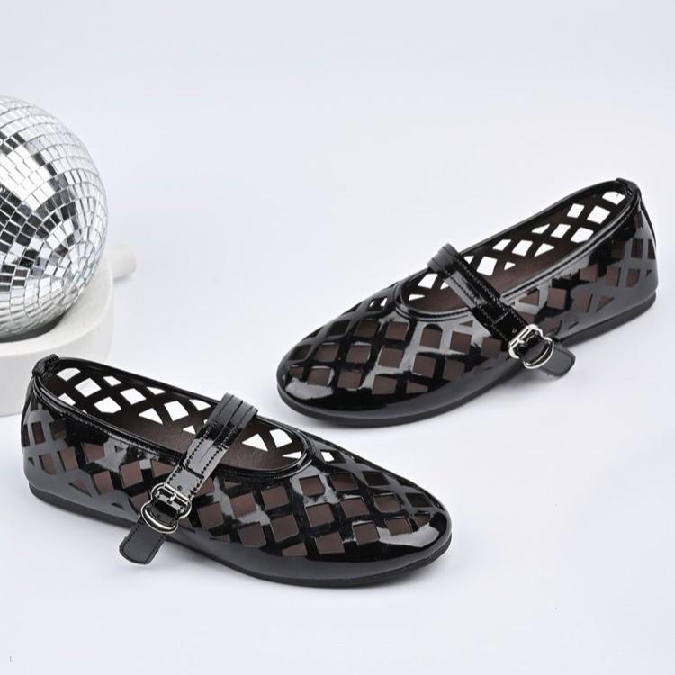 Large size hollow casual single shoes women s new flat-soled sandals in the summer of 2025 with a cool explosion 43 чёрный
Large size hollow casual single shoes women s new flat-soled sandals in the summer of 2025 with a cool explosion 43 чёрный