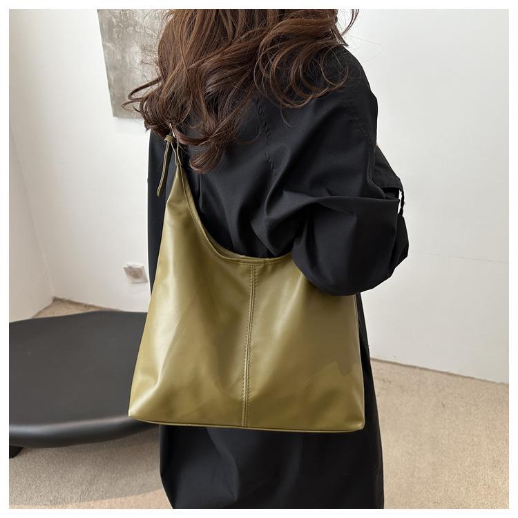 Korean Style Commute Shoulder Bag Retro Large Capacity Pu Leather Tote Bag Solid Color Minority Design Women s Underarm Bag
Korean Style Commute Shoulder Bag Retro Large Capacity Pu Leather Tote Bag Solid Color Minority Design Women s Underarm Bag