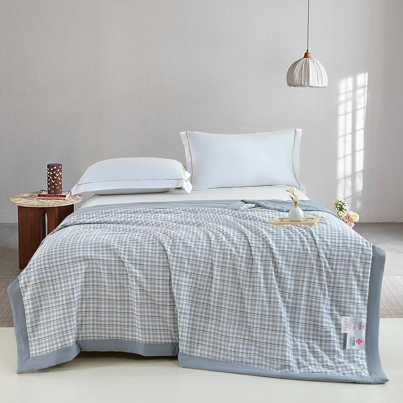 Jellya All-Season Soft Polyester Quilt
Jellya All-Season Soft Polyester Quilt