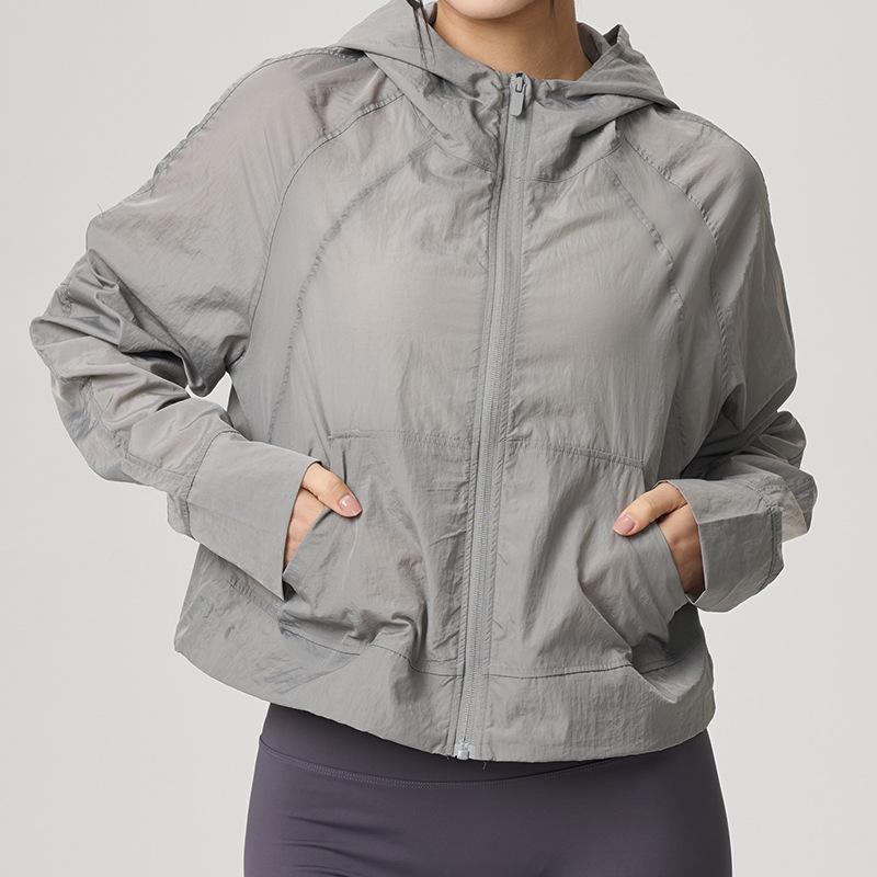 Новая куртка для бега с капюшоном для женщин, легкая и быстросохнущая дышащая солнцезащитная одежда, тонкий короткий спортивный топ L
Новая куртка для бега с капюшоном для женщин, легкая и быстросохнущая дышащая солнцезащитная одежда, тонкий короткий спортивный топ L