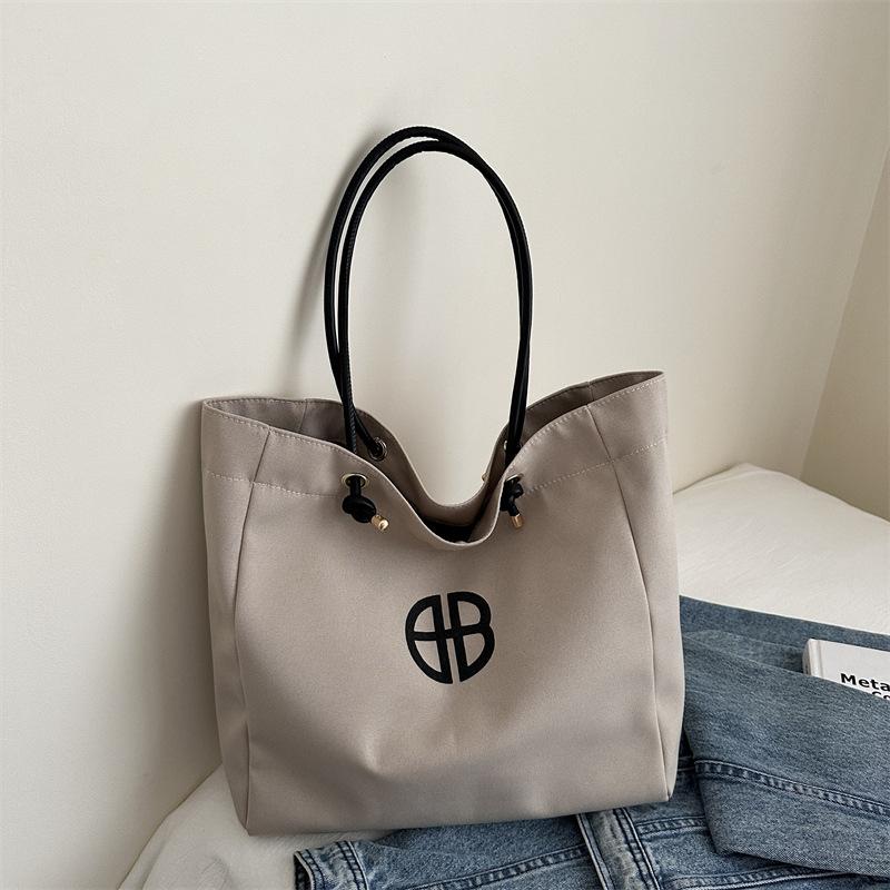 2024 summer grid simple Korean version of large-capacity shoulder bag fashionable commuter bag new fashionable simple bag хакі
2024 summer grid simple Korean version of large-capacity shoulder bag fashionable commuter bag new fashionable simple bag хакі