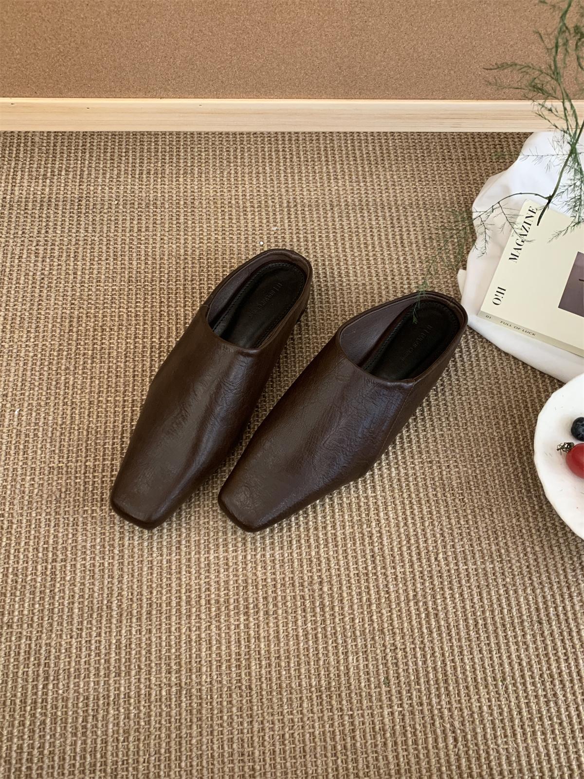 Модные мюли женские с закрытым носком, на каблуке, тапочки, женские уличные летние шлепанцы, высококачественные туфли-мюли на плоской подошве, повседневные уличные, для платья 37 кофейный
Модные мюли женские с закрытым носком, на каблуке, тапочки, женские уличные летние шлепанцы, высококачественные туфли-мюли на плоской подошве, повседневные уличные, для платья 37 кофейный