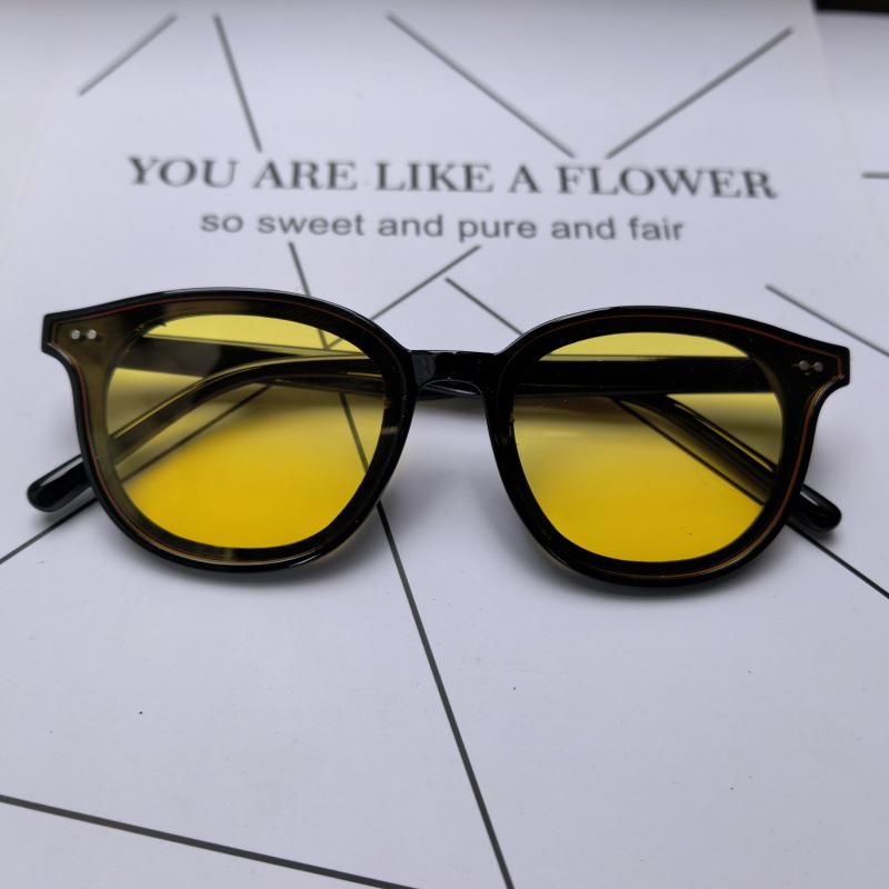 Retro Summer Cat Eye Sunglasses: Black Frame, Ocean Tint, Unisex Sun Protection, Perfect for Outings & Street Style.
Retro Summer Cat Eye Sunglasses: Black Frame, Ocean Tint, Unisex Sun Protection, Perfect for Outings & Street Style.