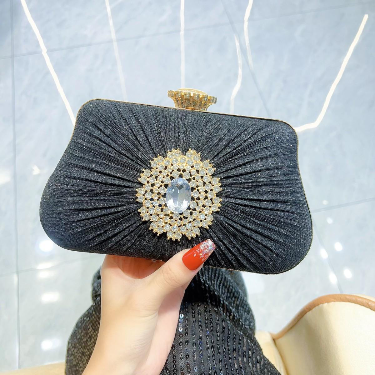 Элегантная плиссированная вечерняя сумочка со стразами для свадеб и вечеринок
Элегантная плиссированная вечерняя сумочка со стразами для свадеб и вечеринок