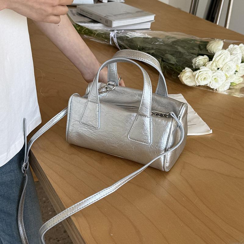 Повседневная и простая ретро-сумка-тоут Premium Touch Hand Baguette Bag Bag Bag для женщин серебряный
Повседневная и простая ретро-сумка-тоут Premium Touch Hand Baguette Bag Bag Bag для женщин серебряный