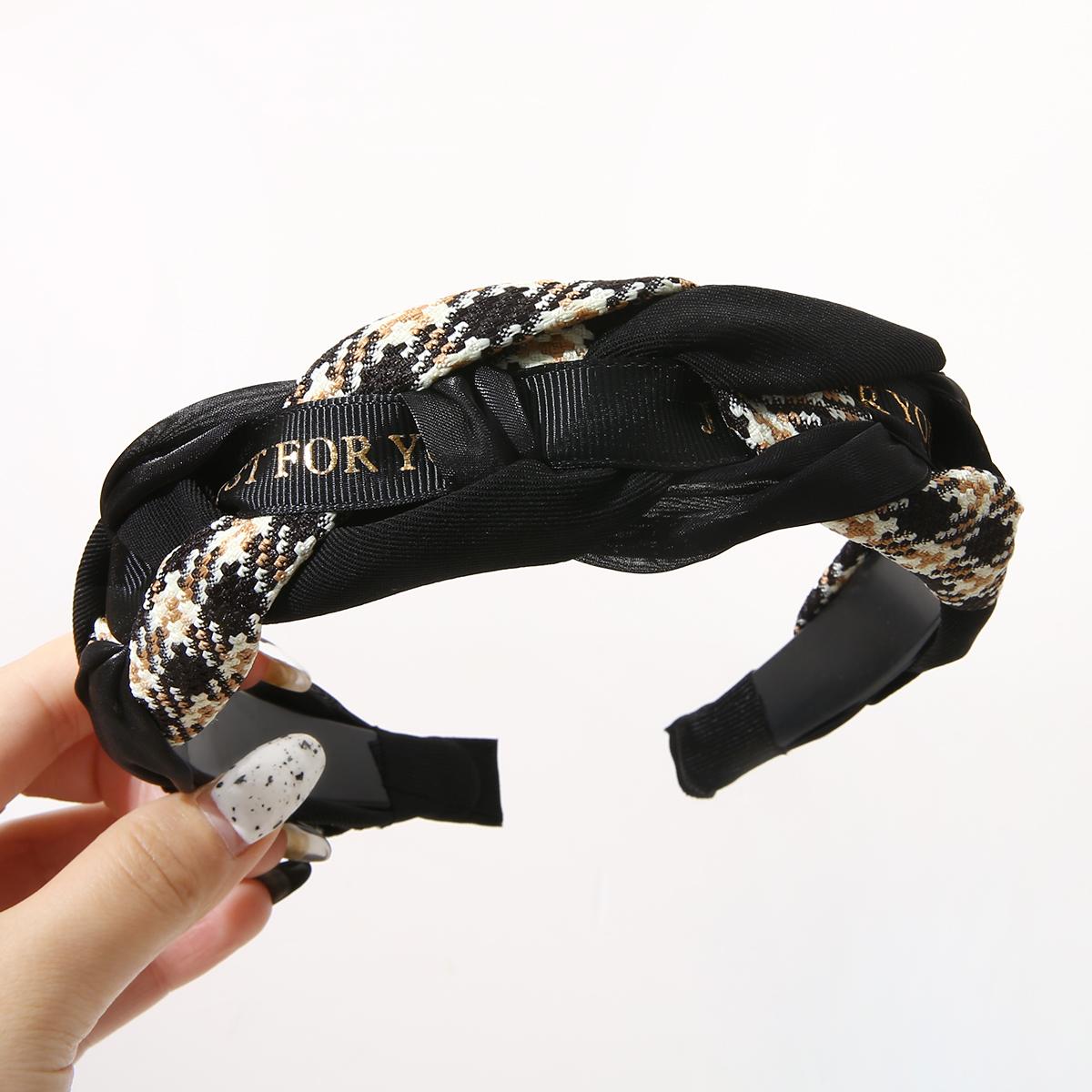 1 шт./пакет, новая акриловая универсальная повязка для волос в форме закручивания для модных аксессуаров для волос чёрный
1 шт./пакет, новая акриловая универсальная повязка для волос в форме закручивания для модных аксессуаров для волос чёрный