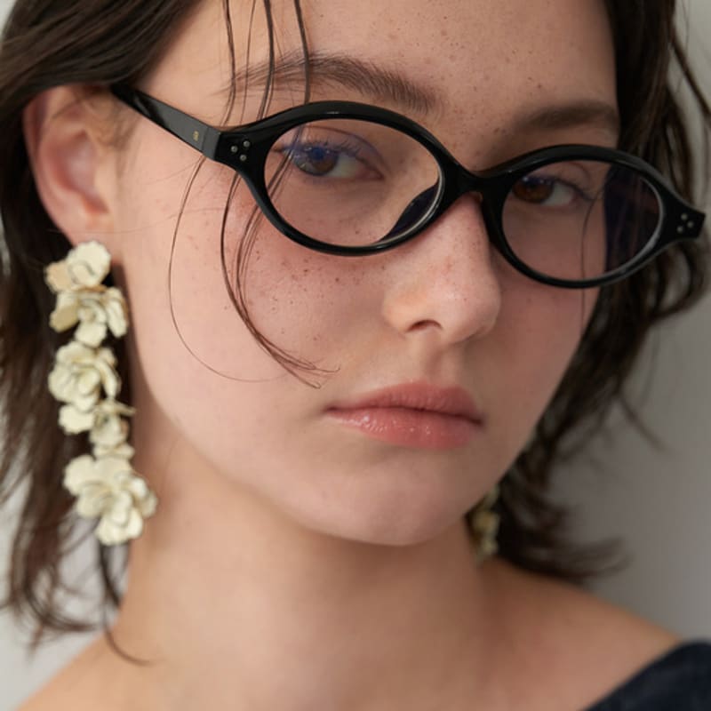 One Brilliant Tara-OB523-Black single type
One Brilliant Tara-OB523-Black single type