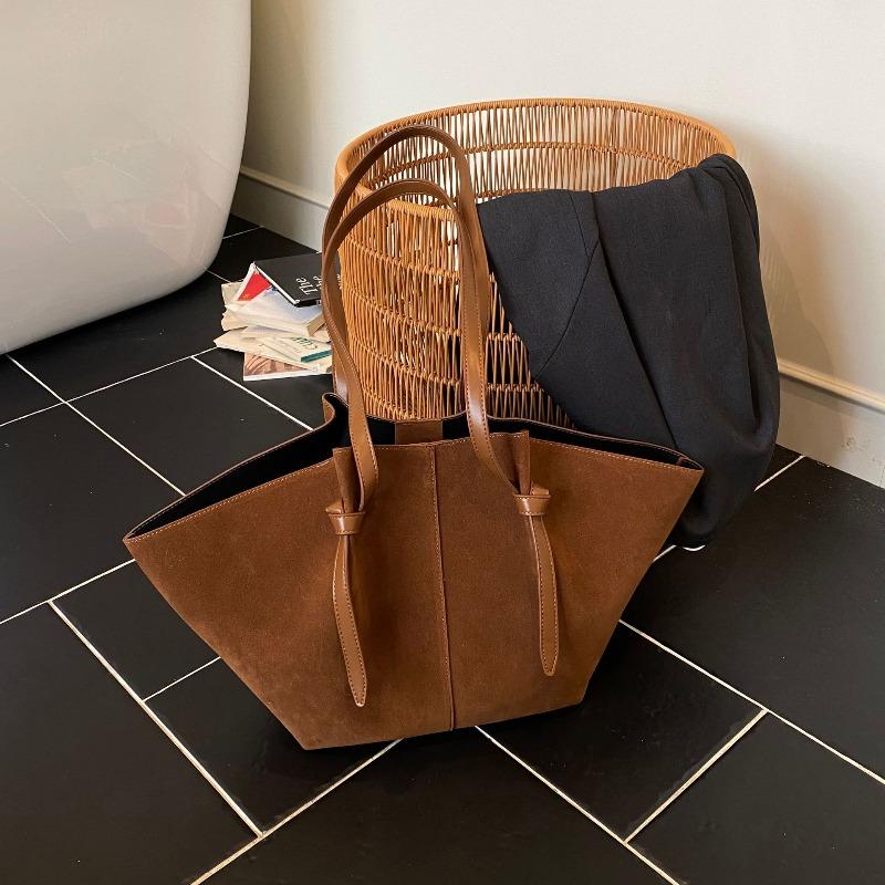 Big bag new trendy versatile tote bag first layer soft cowhide portable wing bag large capacity pass коричневий
Big bag new trendy versatile tote bag first layer soft cowhide portable wing bag large capacity pass коричневий