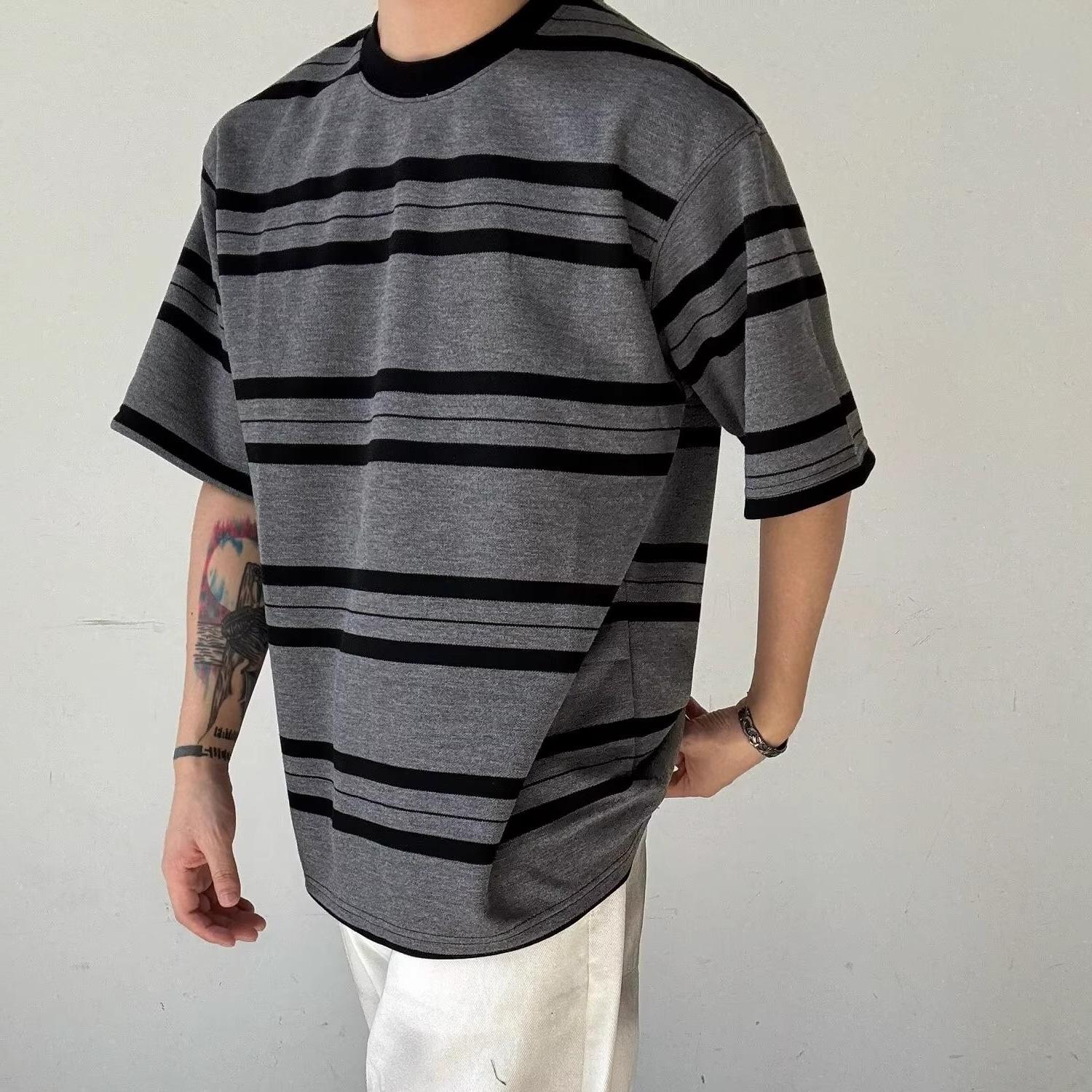 Мужская футболка с коротким рукавом свободного кроя в стиле ретро с цветными блоками и полосками - Новый летний дизайн M серый
Мужская футболка с коротким рукавом свободного кроя в стиле ретро с цветными блоками и полосками - Новый летний дизайн M серый