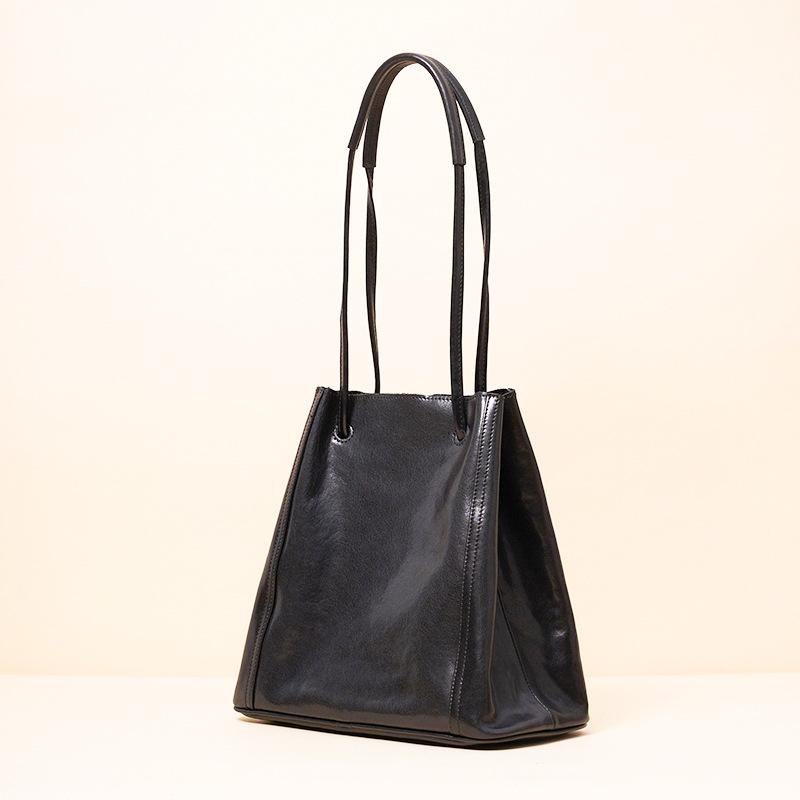 New Fashionable Leather Bucket Bag Women Of Genuine With Same Top Layer Vegetable Tanned Tire High-end Feeling Under Arm Shoulder 29x15x27CM чорний
New Fashionable Leather Bucket Bag Women Of Genuine With Same Top Layer Vegetable Tanned Tire High-end Feeling Under Arm Shoulder 29x15x27CM чорний