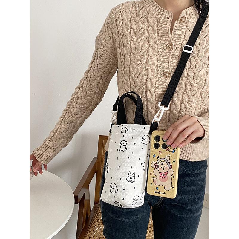 Мультяшный чехол для термокружки осень-зима сумка для стакана с водой оригинальная иллюстрация с принтом сумка-кроссбоди для чайника
Мультяшный чехол для термокружки осень-зима сумка для стакана с водой оригинальная иллюстрация с принтом сумка-кроссбоди для чайника