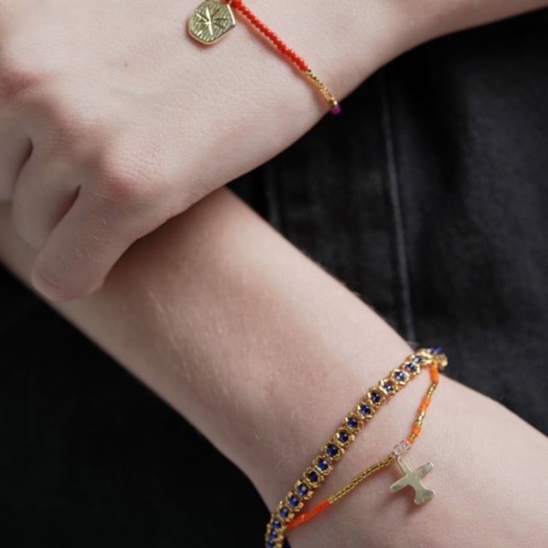 BONBEAU Airplane Motives 18k gold beads bracelet free
BONBEAU Airplane Motives 18k gold beads bracelet free