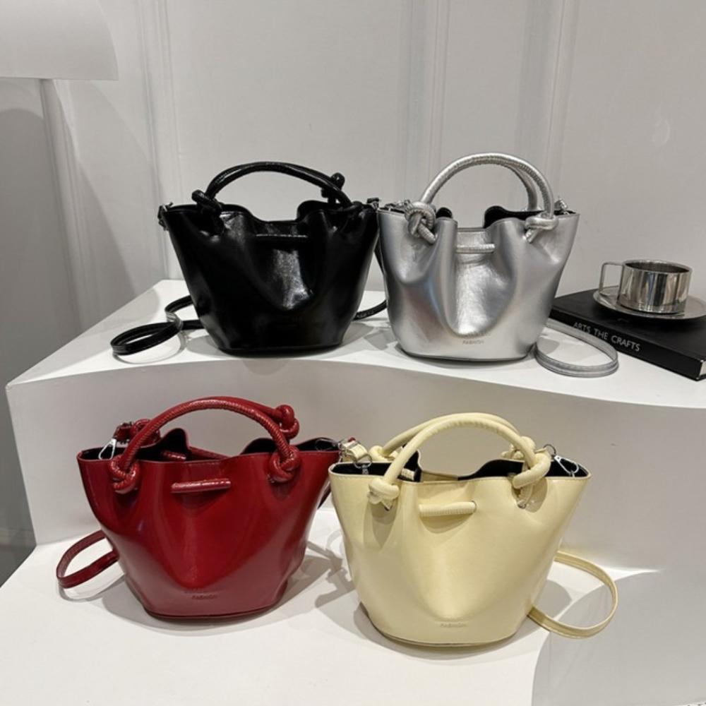 Korean Single Shoulder Bag Pleated Women’s Handbag Trendy Leather Bucket Bag Girls срібний
Korean Single Shoulder Bag Pleated Women’s Handbag Trendy Leather Bucket Bag Girls срібний